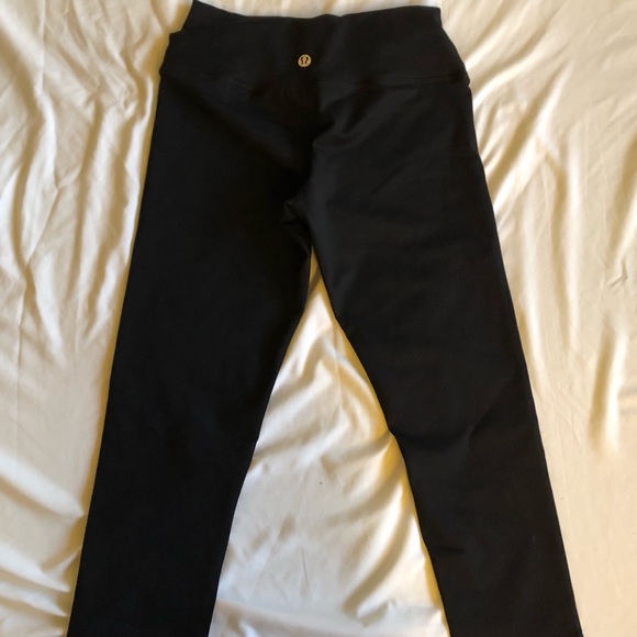 Lululemon Knee Length Yoga Pants - Picture 4 of 4
